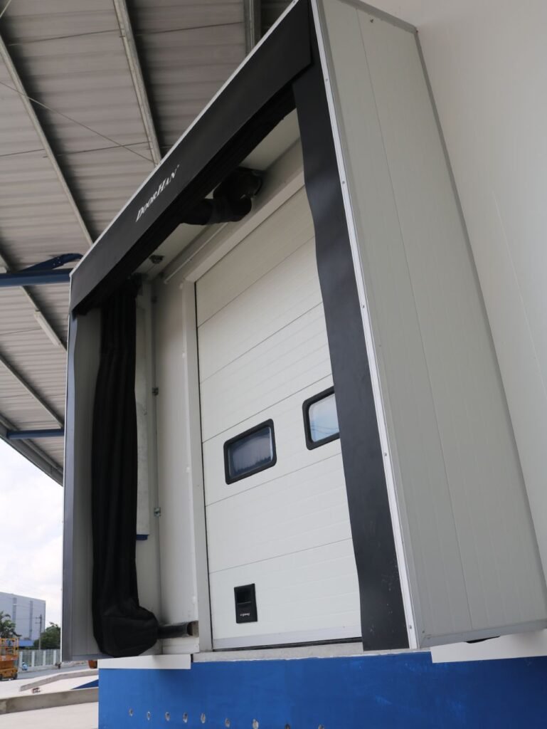 dock-shelter-bom-hoi-inflatable-dock-shelter