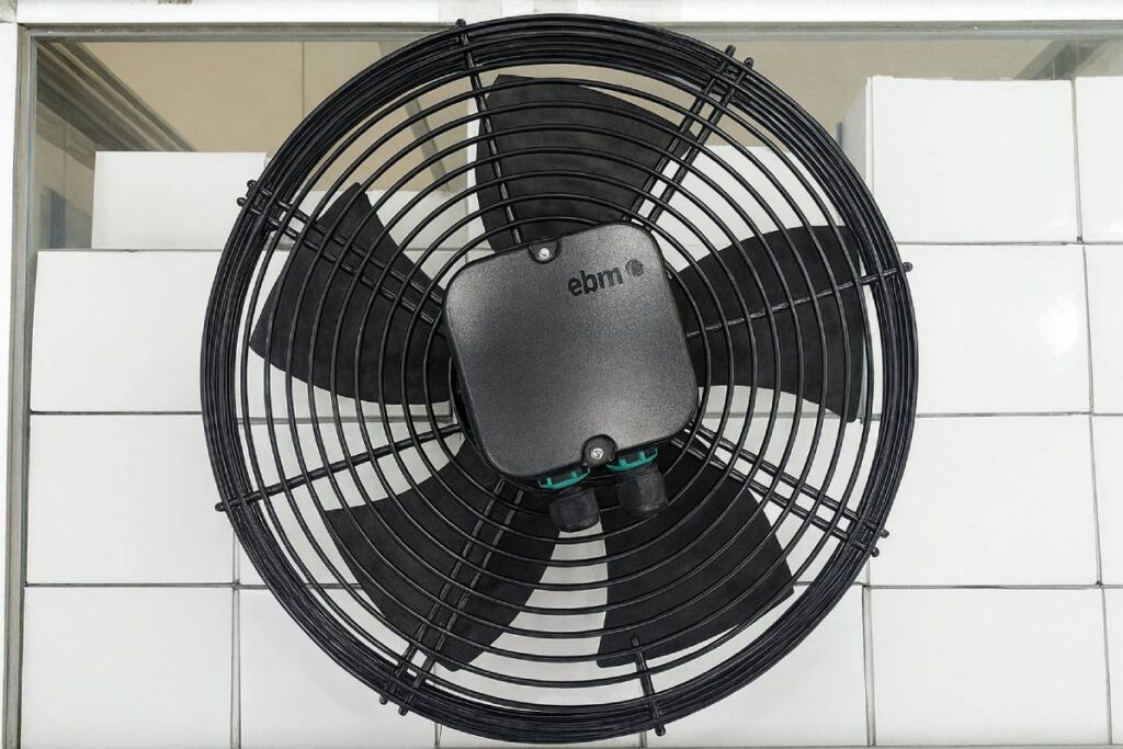 Quạt dàn lạnh EBM đường kính cánh 300 mm 220V – S4E300-AS72-53