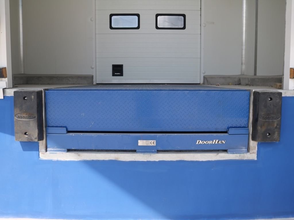 hydraulic-dock-leveler